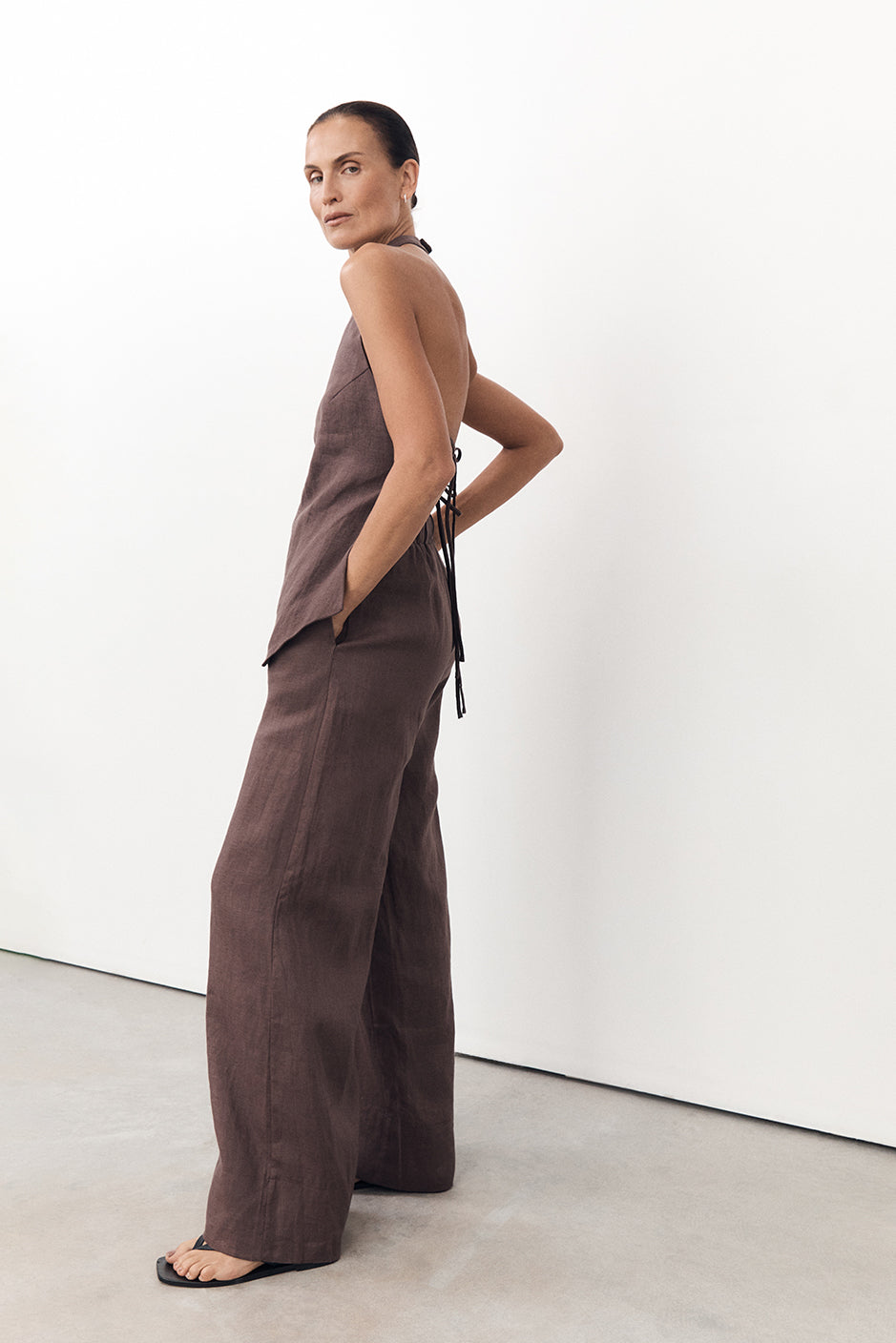 GINA CHOC LINEN ELASTIC WAIST PANT Clothing DISSH Boutiques 6 CHOCOLATE